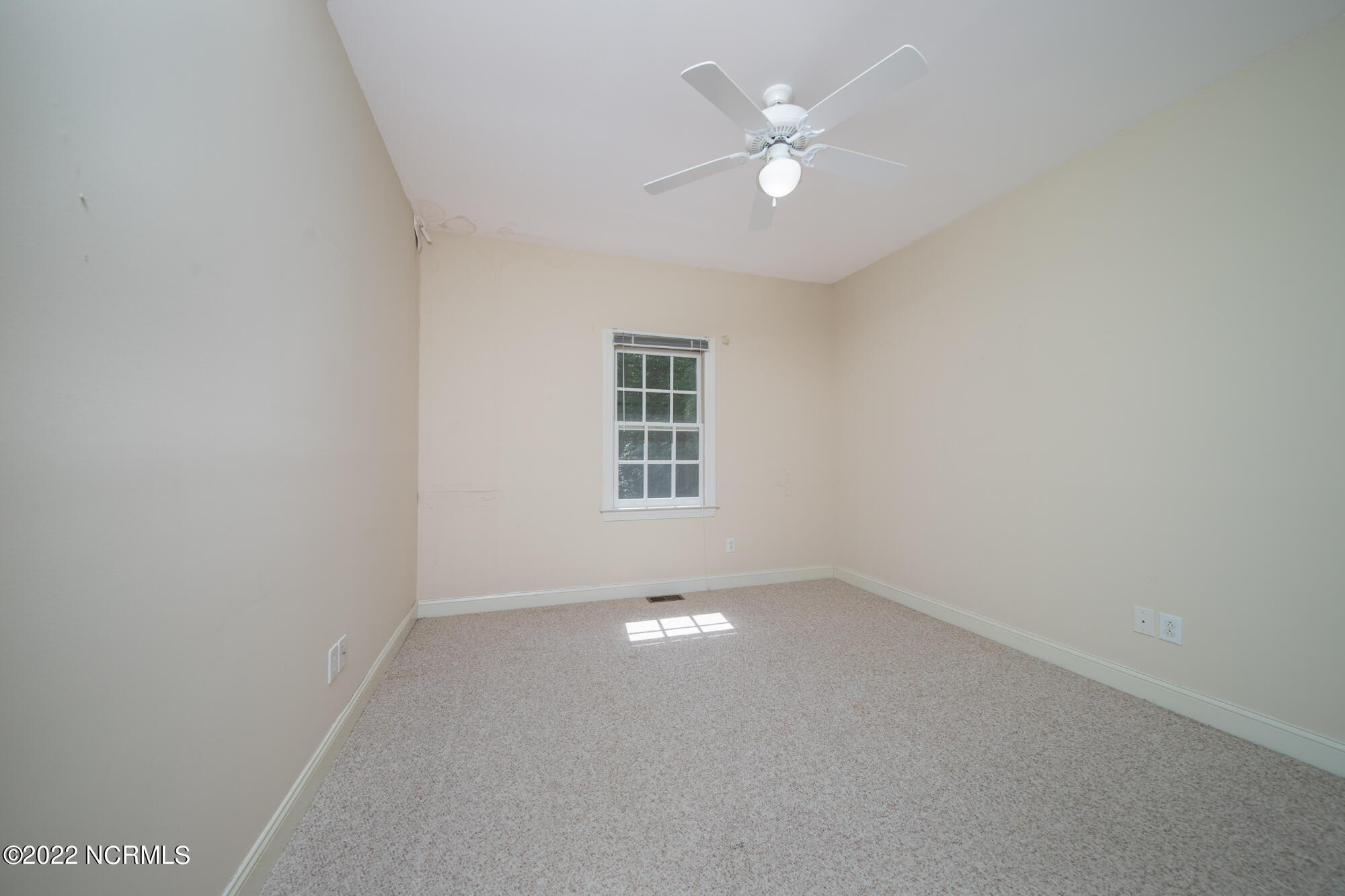 131 Geneva Road New Bern, NC 28562 - Photo 18 of 33 Third Bedroom