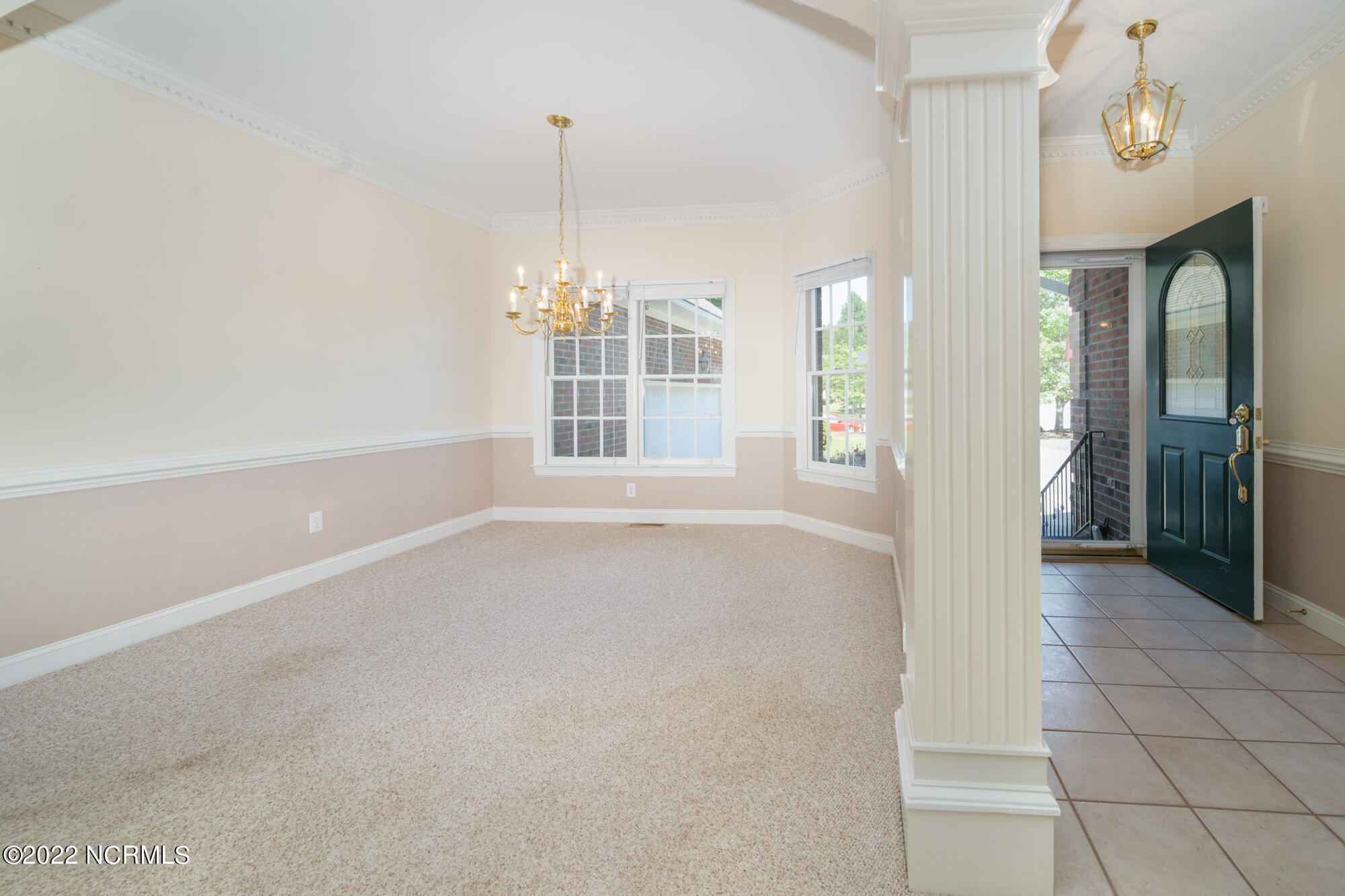 131 Geneva Road New Bern, NC 28562 - Photo 8 of 33 Entry Way / Dining Room