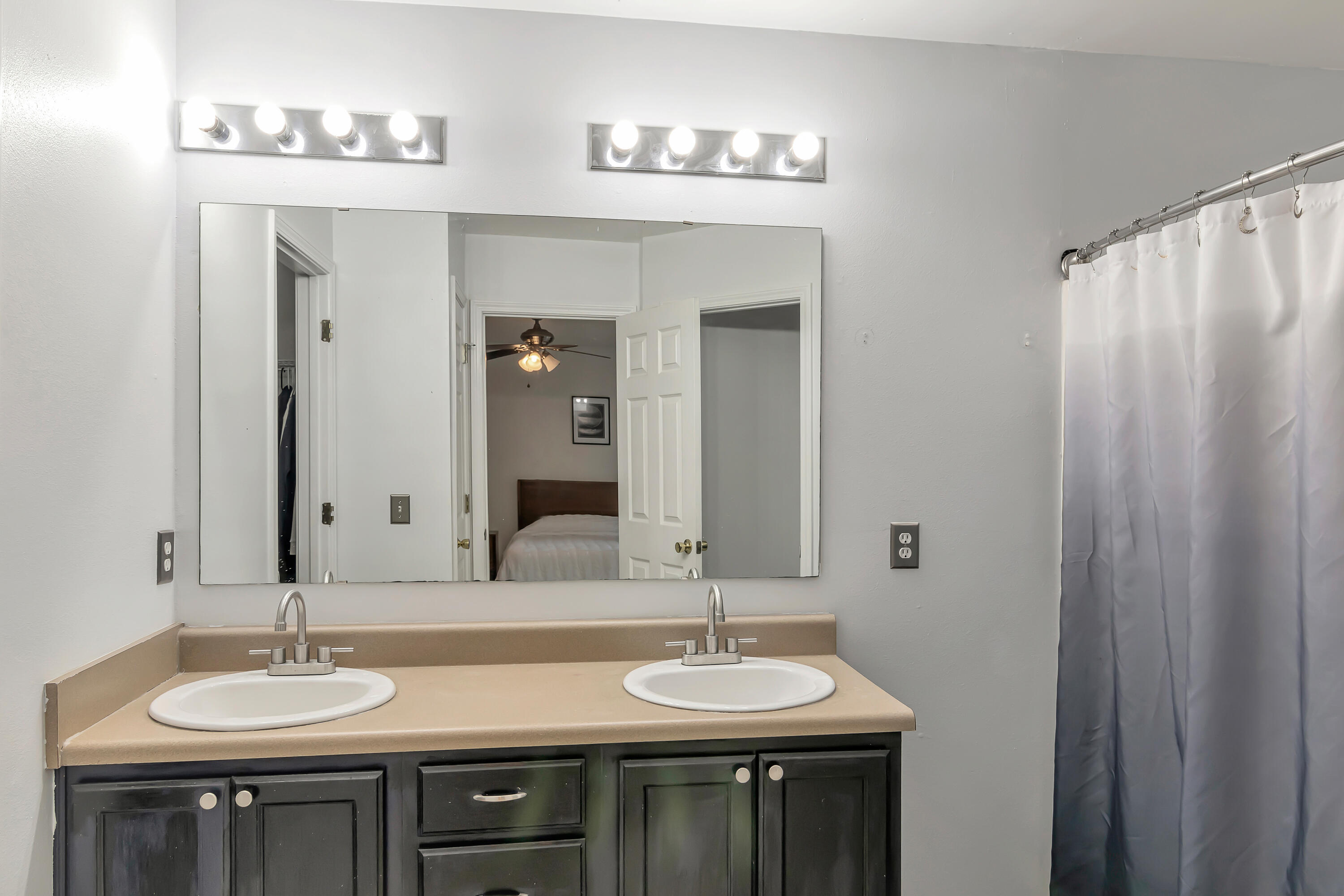 270 Limestone Circle Crestview, FL 32539 - Photo 21 of 35 a bathroom with double sink and a mirror