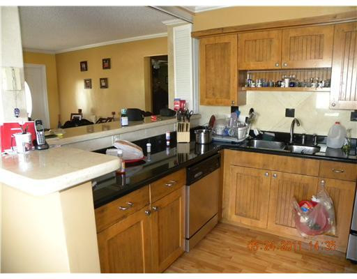 938 North 31st Road Hollywood, FL 33021 - Photo 3 of 8 Kitchen