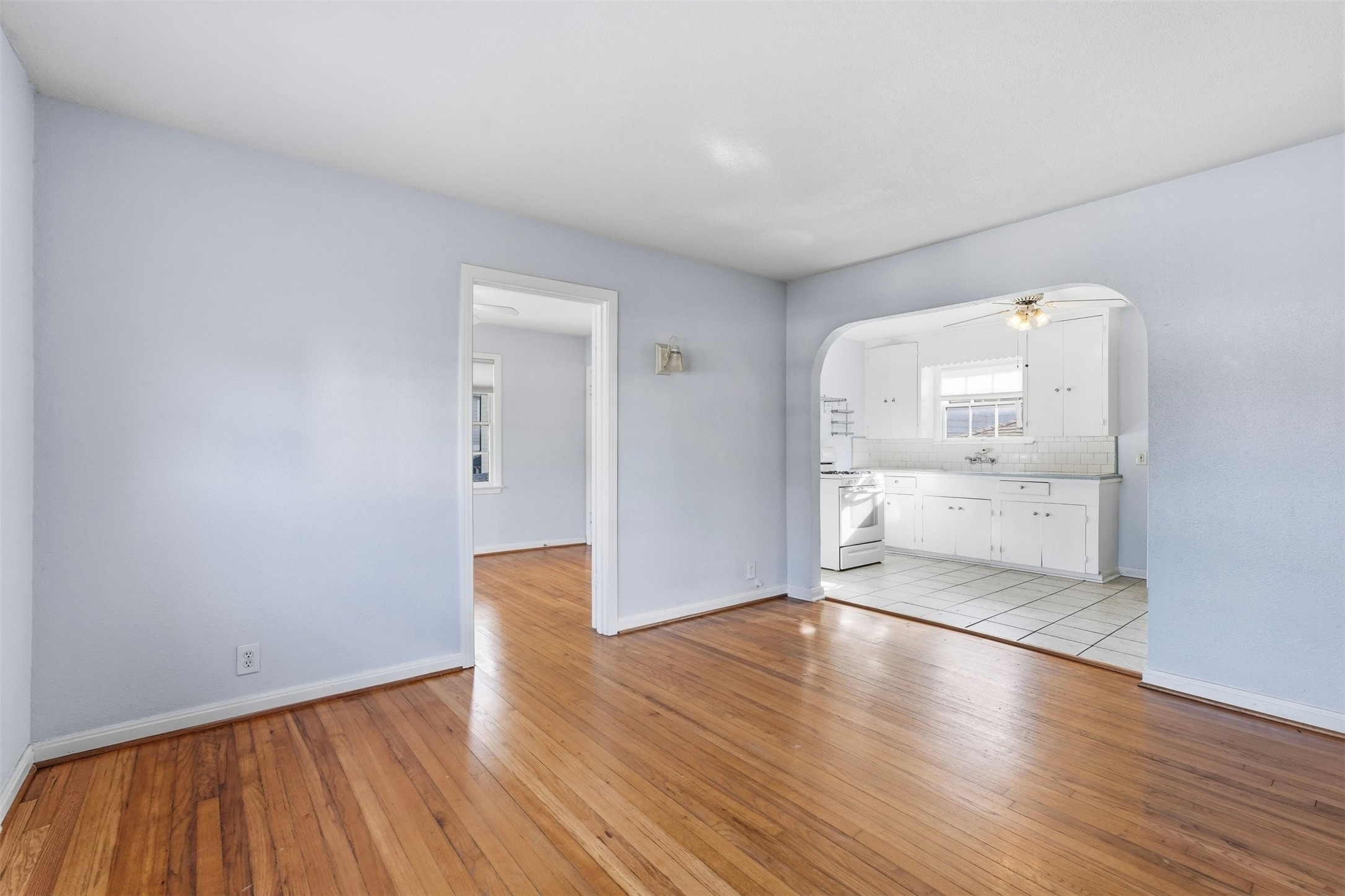 2223 1/2 Singleton Street Houston, TX 77008 - Photo 3 of 10
