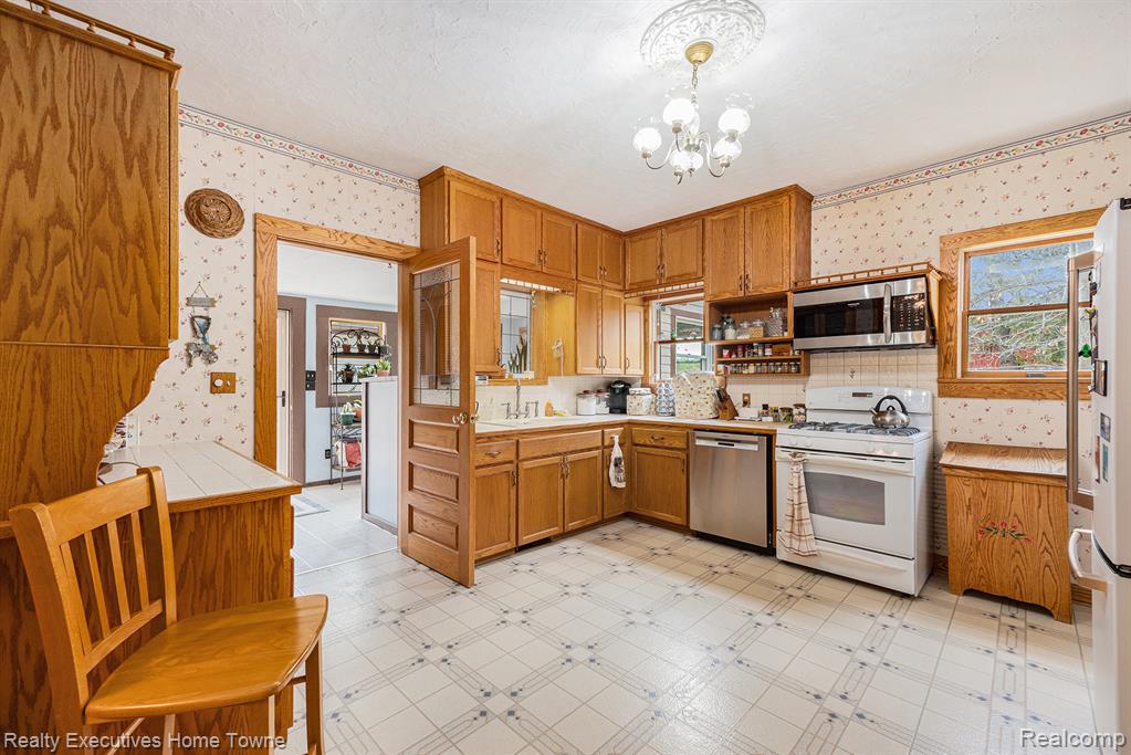 550 East Leonard Road Leonard, MI 48367 - Photo 13 of 35