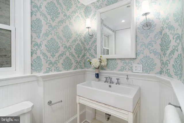 $6,200 | 511 Independence Avenue Southeast, Washington, DC 20003