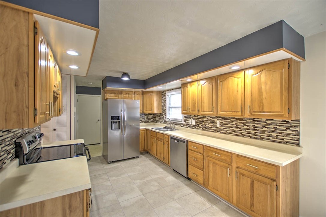 1922 South Lost Bridge Road Decatur, IL 62521 - Photo 6 of 22 Gallery Image 6