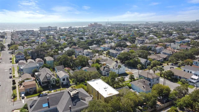 $2,200 | 1614 Avenue K, Unit FRONT, Galveston, TX 77550