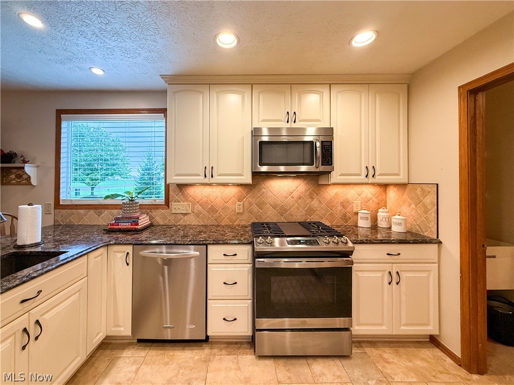 100 Pondview Circle Rittman, OH 44270 - Photo 6 of 26 Upgraded kitchen