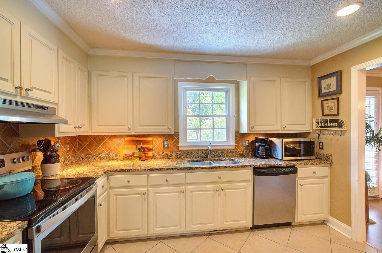 39 Rollingreen Road Greer, SC 29651 - Photo 15 of 49