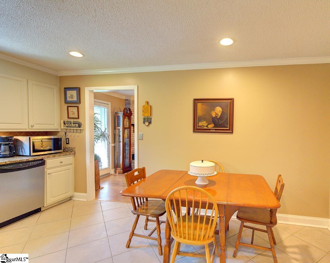 39 Rollingreen Road Greer, SC 29651 - Photo 17 of 49