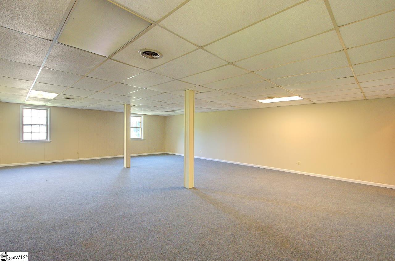 39 Rollingreen Road Greer, SC 29651 - Photo 35 of 49