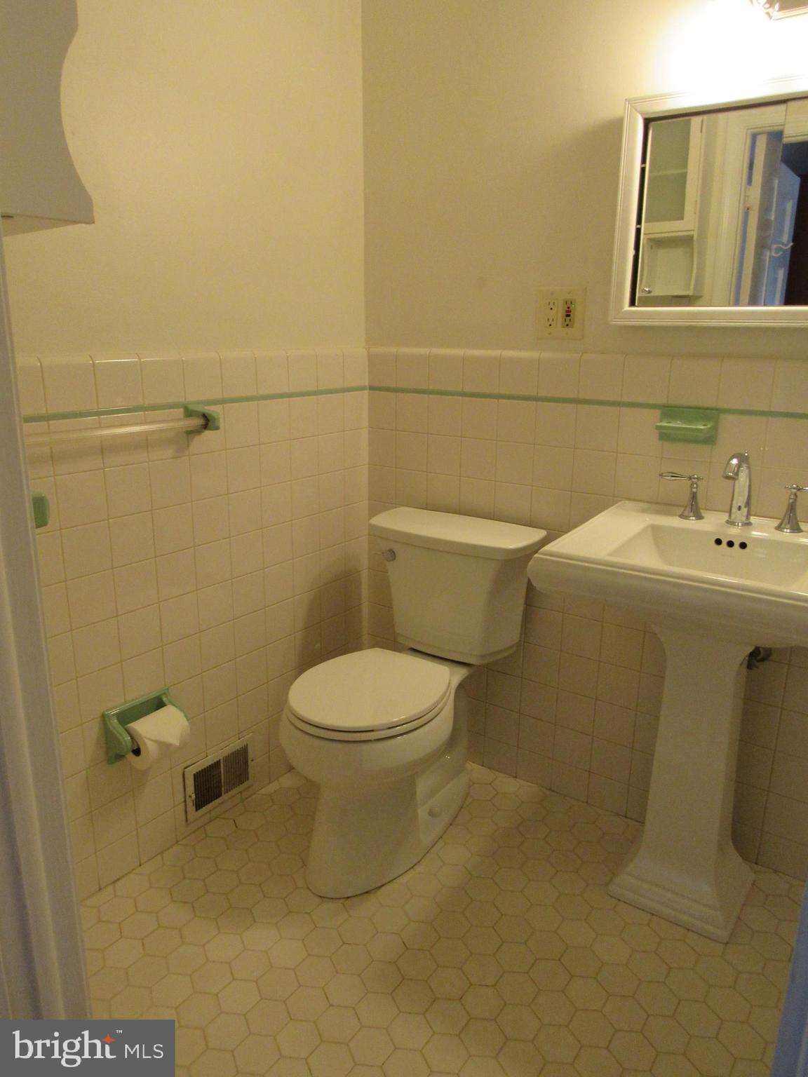 419 Quince Street Philadelphia, PA 19147 - Photo 24 of 31 Full bath -3rd floor