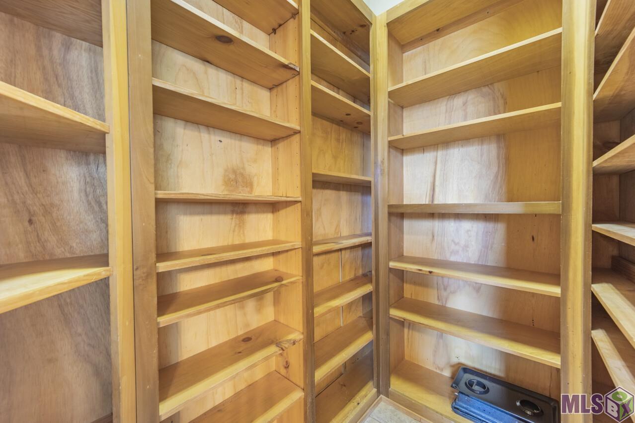 9805 Sedgewick Court Baton Rouge, LA 70809 - Photo 12 of 30 Walk in Pantry