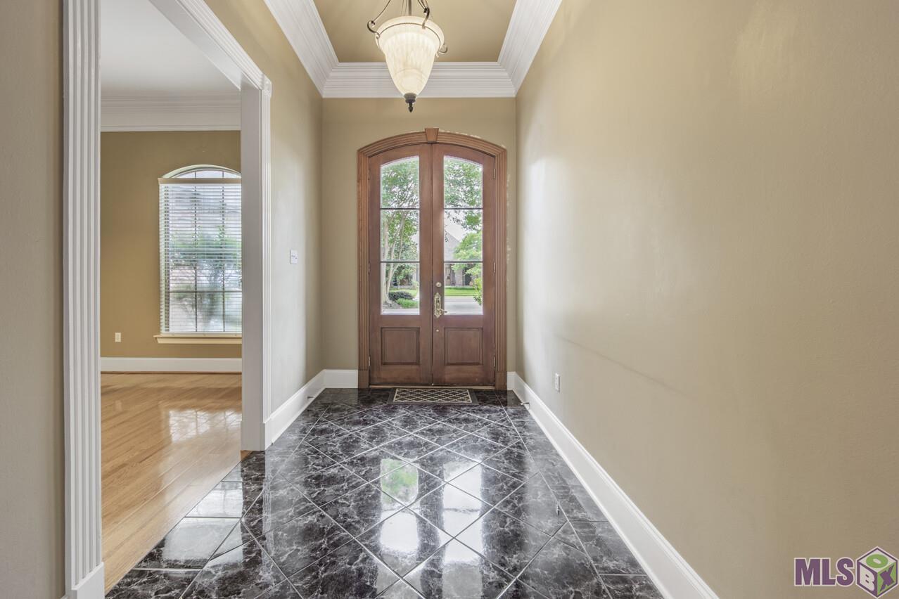 9805 Sedgewick Court Baton Rouge, LA 70809 - Photo 4 of 30 Foyer