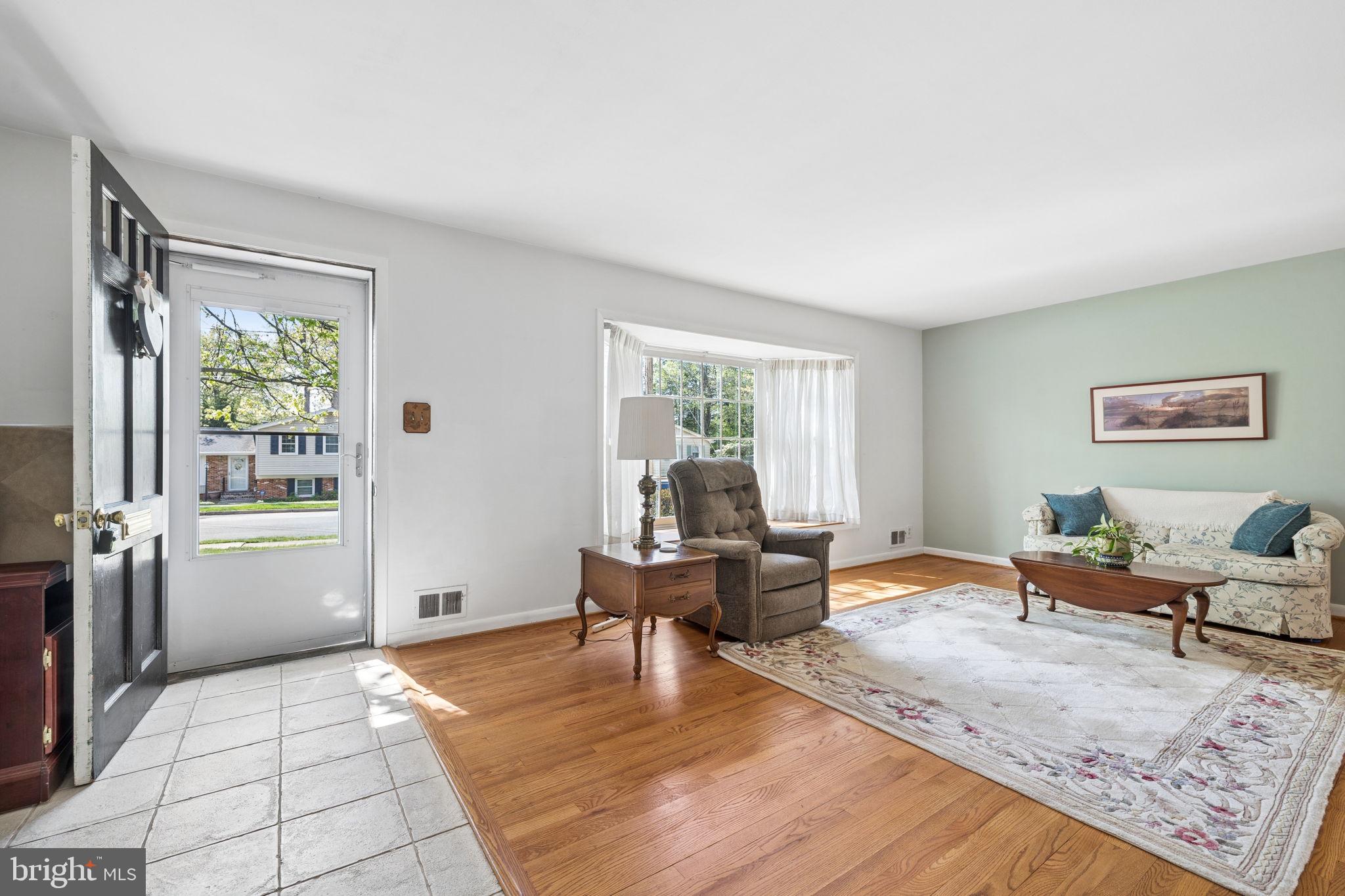 9906 Colony Road Fairfax, VA 22030 - Photo 5 of 52