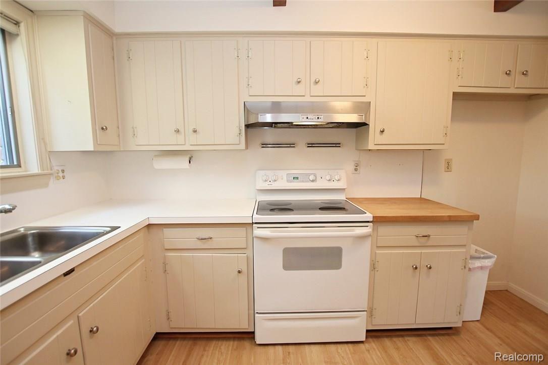 3900 Allen Road Ortonville, MI 48462 - Photo 26 of 55 26) Kitchen.jpg
