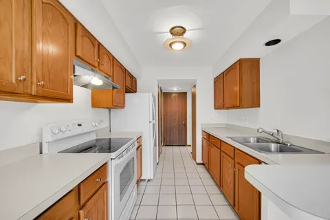 $299,000 | 1040 North Knollwood Drive, Palatine, IL 60067