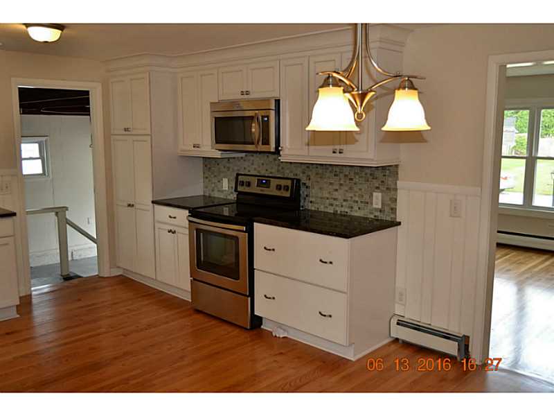 154 Drybrook Road Warwick, RI 02889 - Photo 7 of 24 Kitchen.