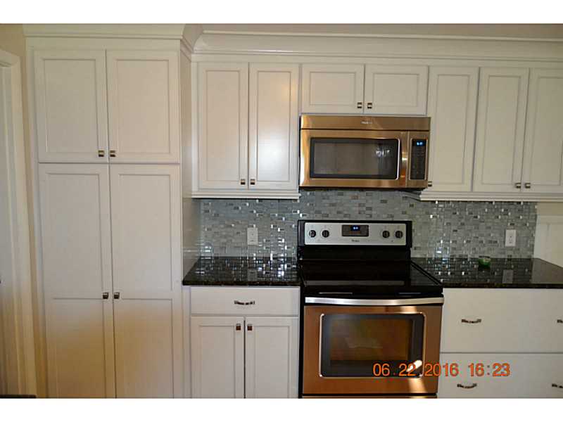 154 Drybrook Road Warwick, RI 02889 - Photo 8 of 24 Kitchen.