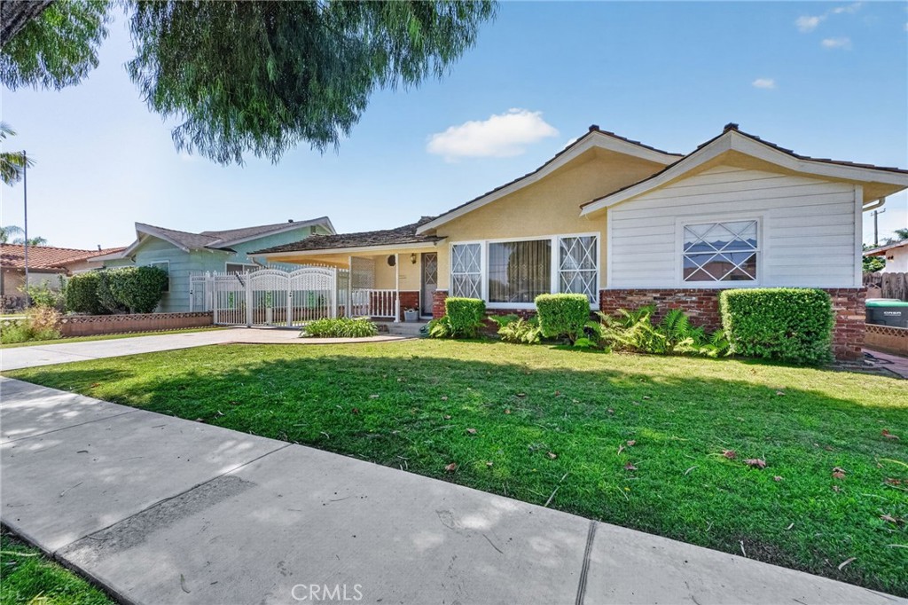 9470-9472 Foster Road Bellflower, CA 90706 - Photo 3 of 61