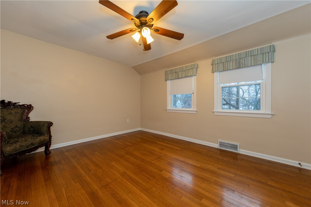 1289 Dorsh Road Cleveland, OH 44121 - Photo 20 of 34