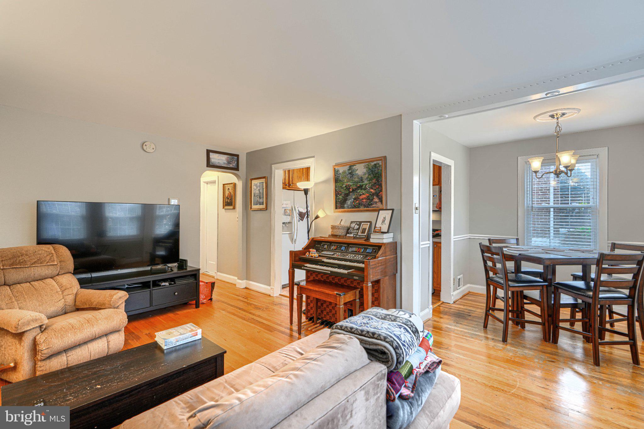 1835 Loch Shiel Road Towson, MD 21286 - Photo 30 of 75 Cozy living space with warm ambiance.