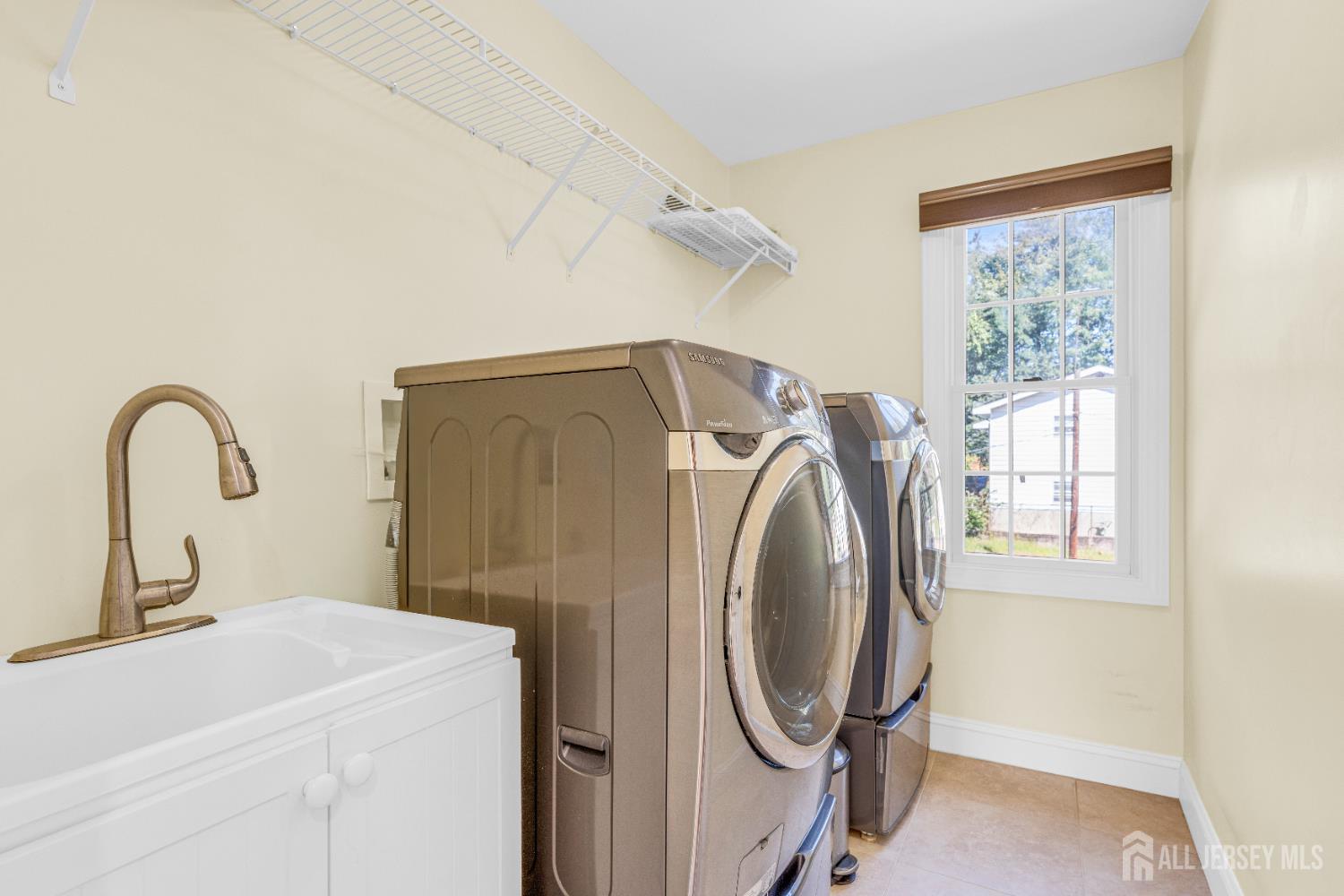 114 Holly Road Iselin, NJ 08830 - Photo 33 of 47 a utility room with dryer and washer