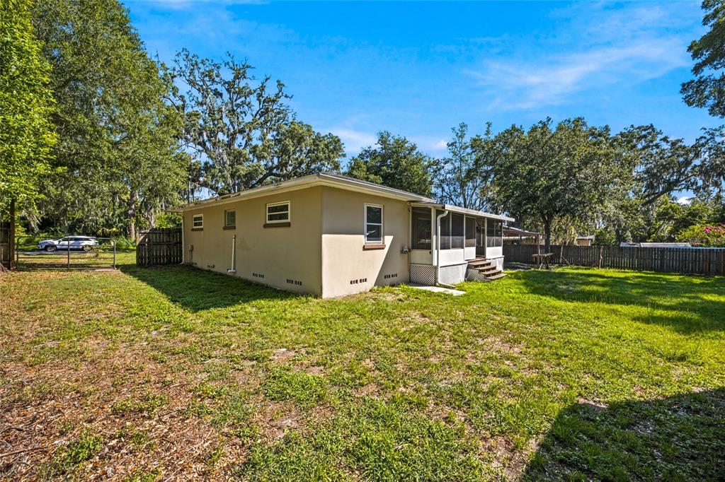 5762 Southeast Agnew Road Belleview, FL 34420 - Photo 10 of 45 Gallery Image 10