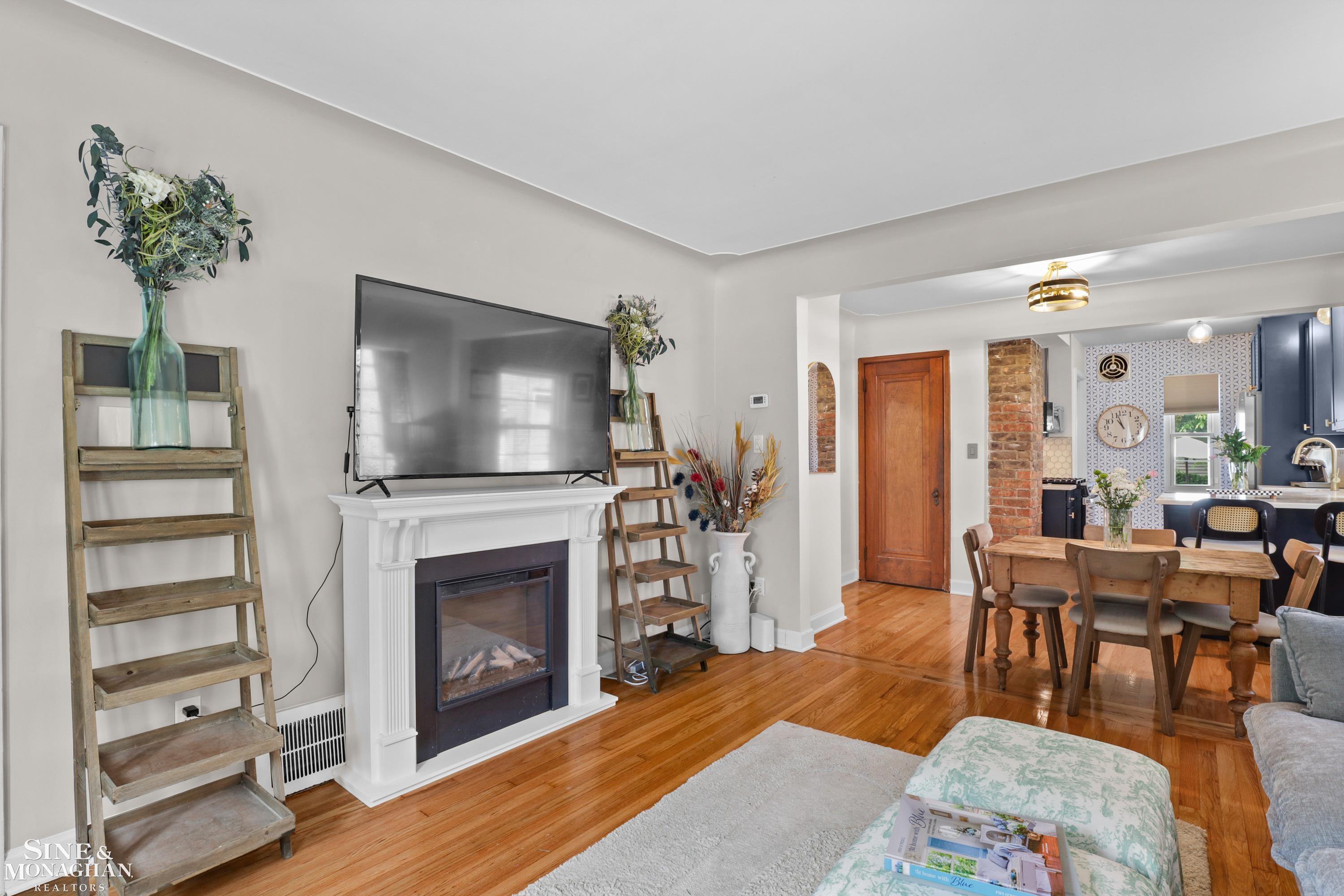 475 Touraine Road Grosse Pointe Farms, MI 48236 - Photo 3 of 42