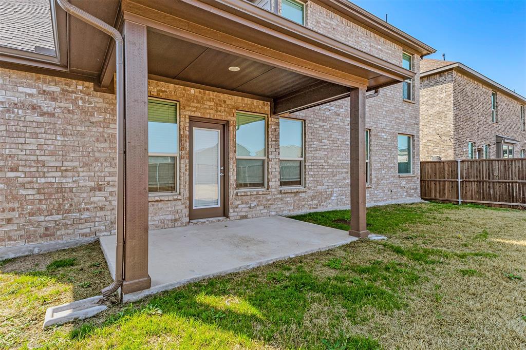 638 Pinehurst Road Red Oak, TX 75154 - Photo 5 of 38 View of patio