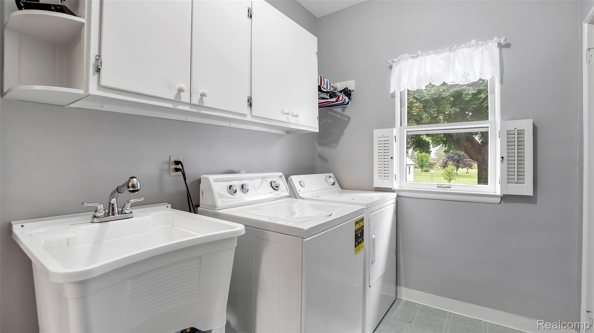 9165 Gd Blanc Road Gaines, MI 48436 - Photo 23 of 46 9165-Grand-Blanc-Rd-Gaines-MI-48436-windowstill-13.jpg