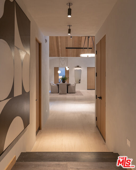 4146 High Valley Road Los Angeles, CA 91436 - Photo 19 of 34 Gallery Image 19