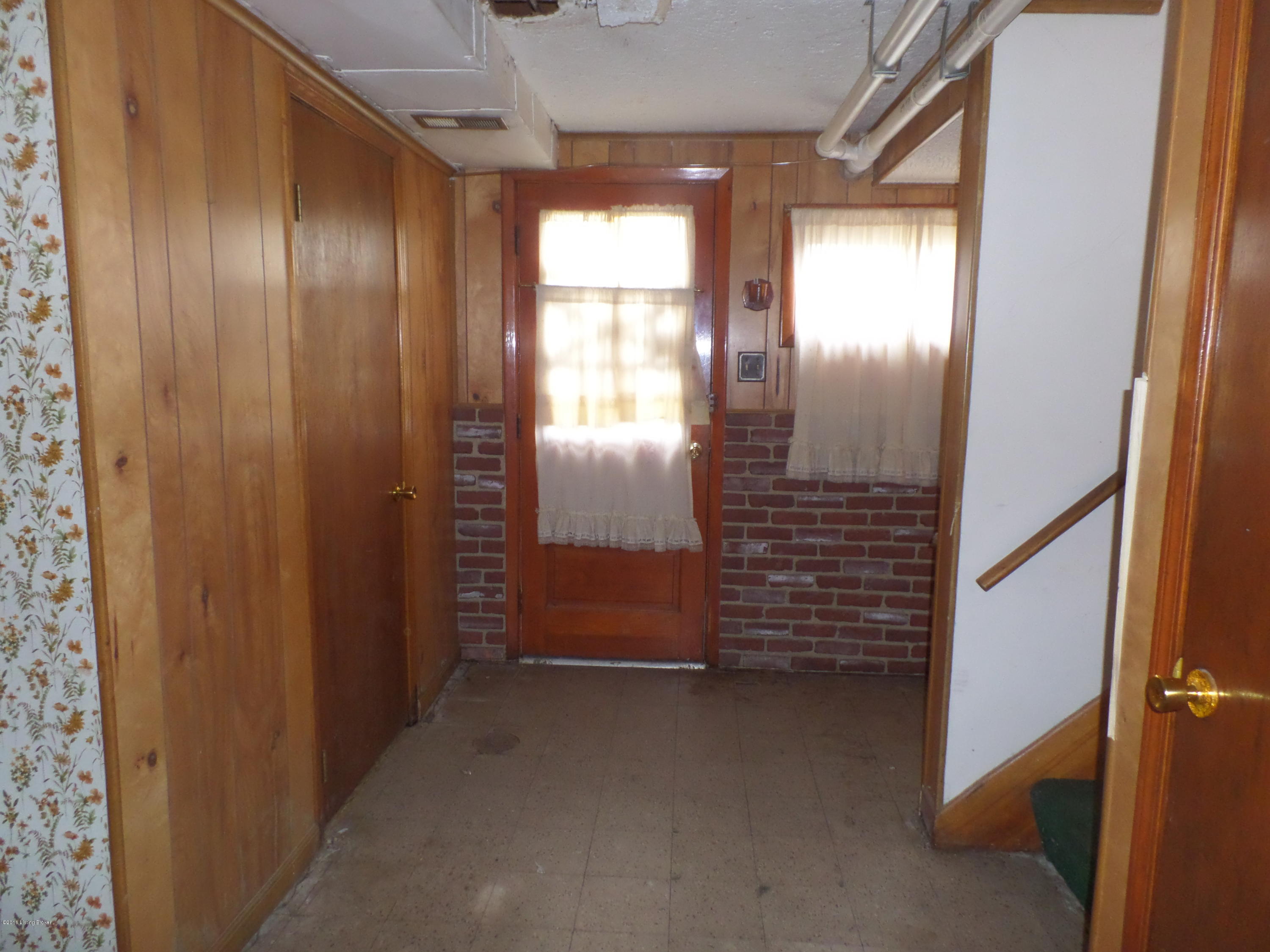 5013 Red Fern Road Louisville, KY 40218 - Photo 17 of 26 Rear foyer
