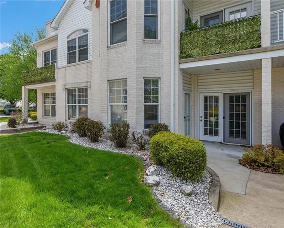 $325,000 | 212 Adams Pointe Boulevard, Unit 7, Mars, PA 16046