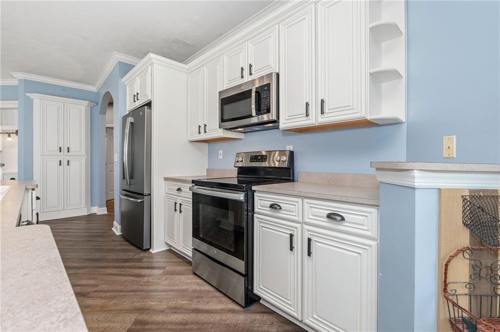 212 Adams Pointe Boulevard, Unit 7 Mars, PA 16046 - Photo 14 of 42 Stylish Stainless Appliances