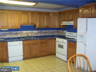 553 Sherman Road Springfield, PA 19064 - Photo 2 of 12 Kitchen