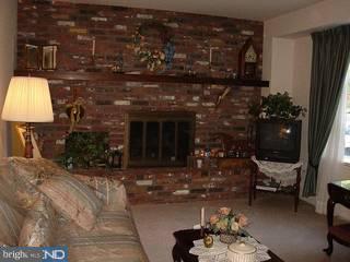 424 Camberly Road Warminster, PA 18974 - Photo 3 of 6