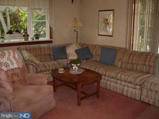 424 Camberly Road Warminster, PA 18974 - Photo 4 of 6