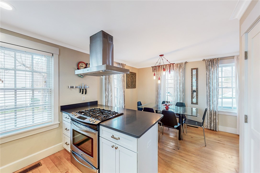 485 Spring Street Newport, RI 02840 - Photo 7 of 34