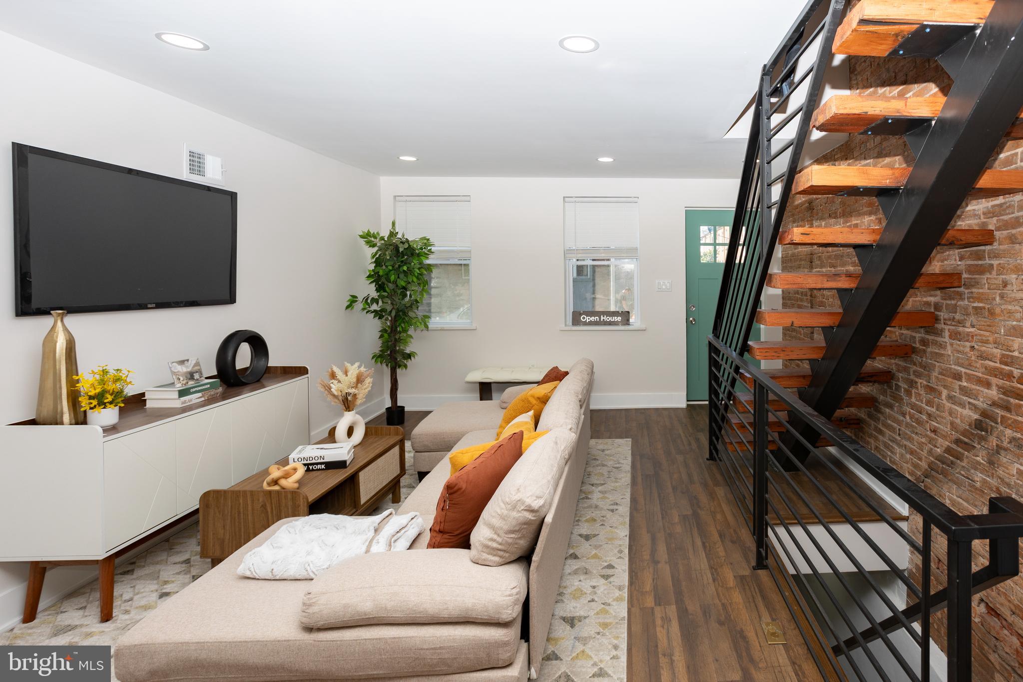 429 Tasker Street Philadelphia, PA 19148 - Photo 14 of 44 Living