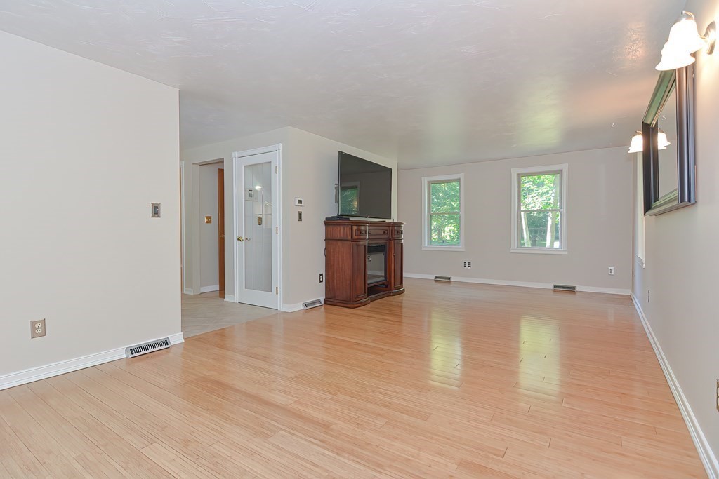 7 Cavan Crossing Mansfield, MA 02048 - Photo 14 of 41