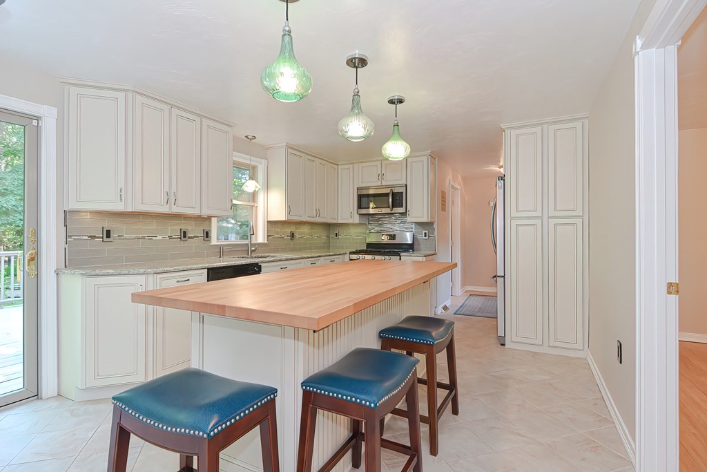 7 Cavan Crossing Mansfield, MA 02048 - Photo 2 of 41