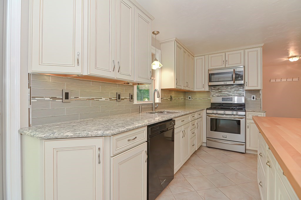 7 Cavan Crossing Mansfield, MA 02048 - Photo 3 of 41