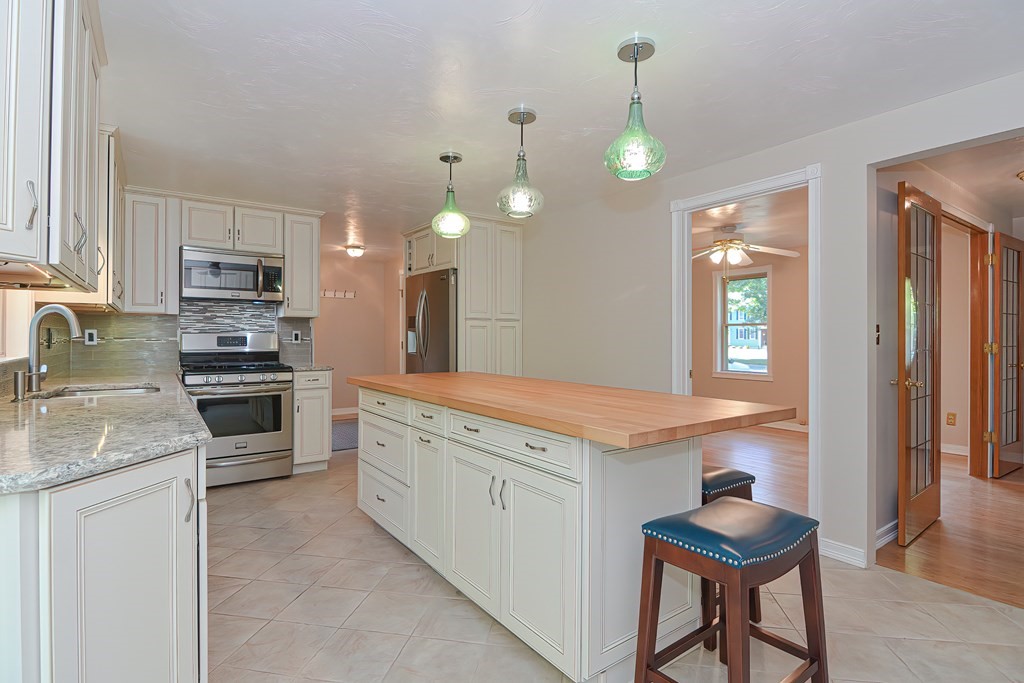 7 Cavan Crossing Mansfield, MA 02048 - Photo 4 of 41
