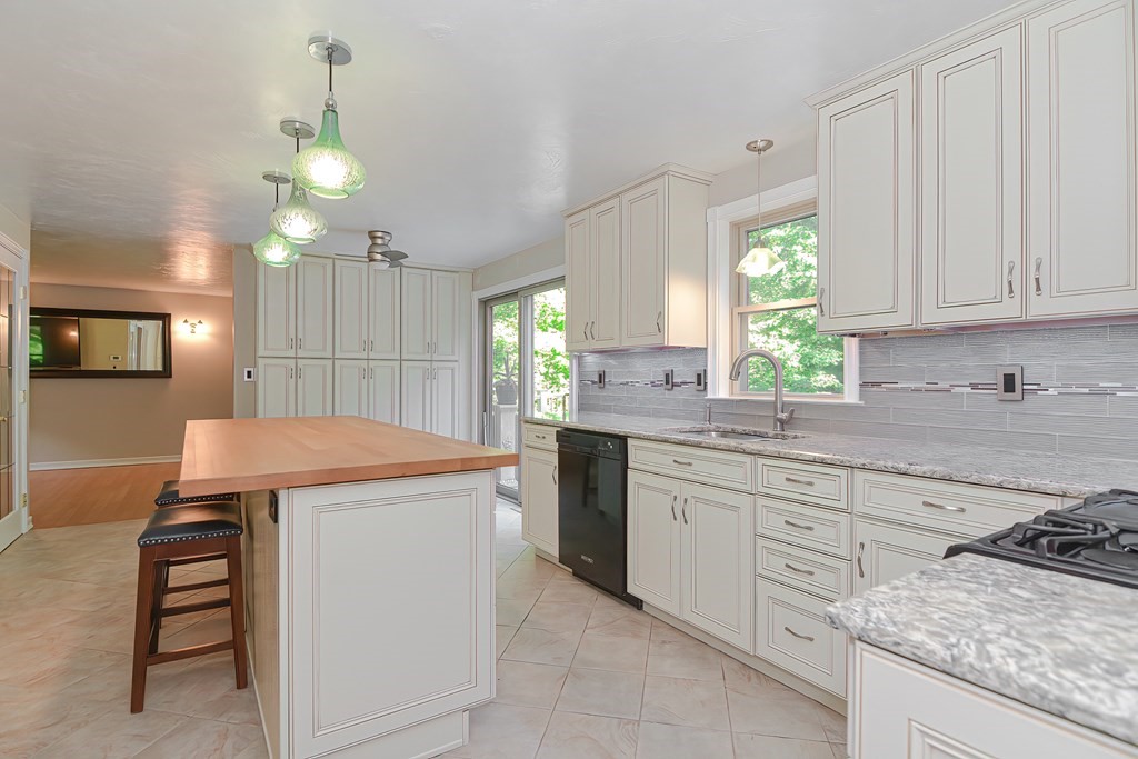 7 Cavan Crossing Mansfield, MA 02048 - Photo 6 of 41