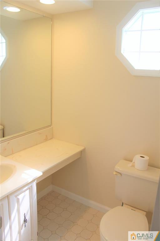 903 Timber Oaks Road, Unit 903 Edison, NJ 08820 - Photo 16 of 34 a bathroom with a toilet and a sink