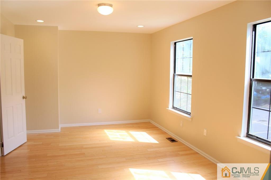 903 Timber Oaks Road, Unit 903 Edison, NJ 08820 - Photo 27 of 34 a view of an empty room and window