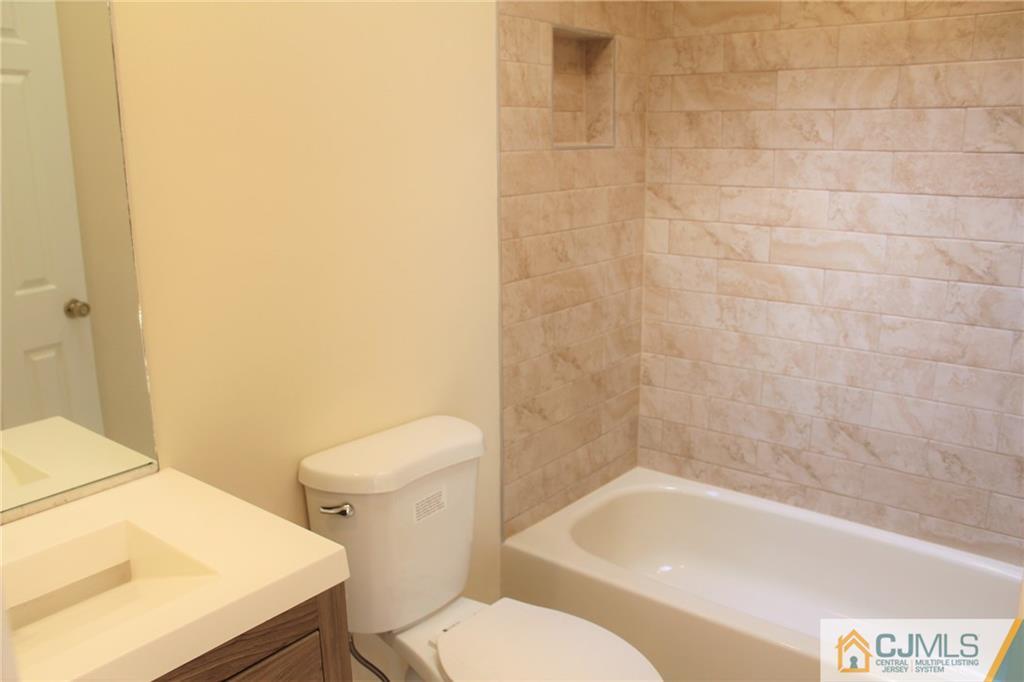 903 Timber Oaks Road, Unit 903 Edison, NJ 08820 - Photo 31 of 34 a bathroom with a toilet and a bathtub