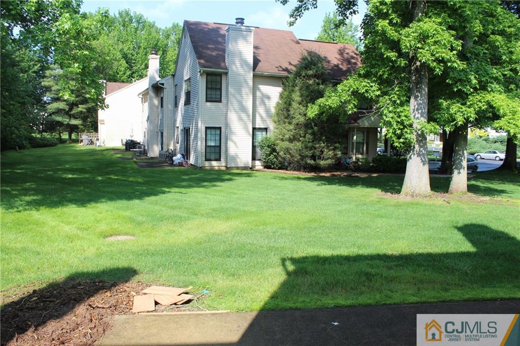 903 Timber Oaks Road, Unit 903 Edison, NJ 08820 - Photo 33 of 34 a backyard of a house with lots of green space
