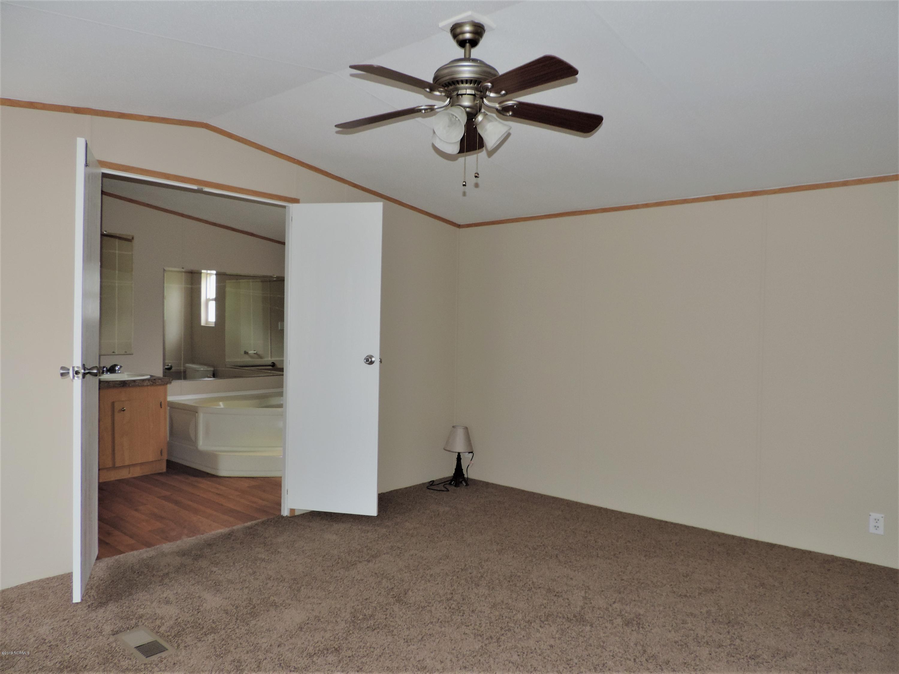 414 South Jenkins Street Holly Ridge, NC 28445 - Photo 10 of 32 DSCN1768
