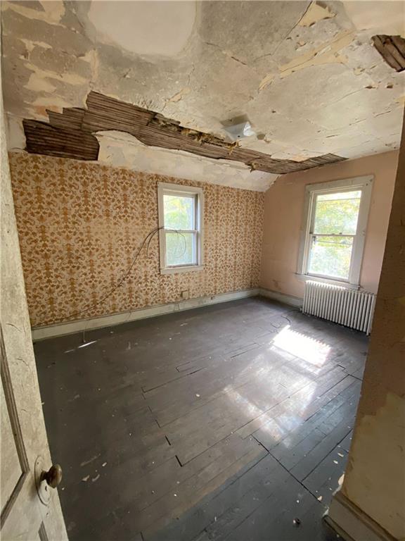 419 Maytide Street Pittsburgh, PA 15227 - Photo 11 of 28 en empty room with windows