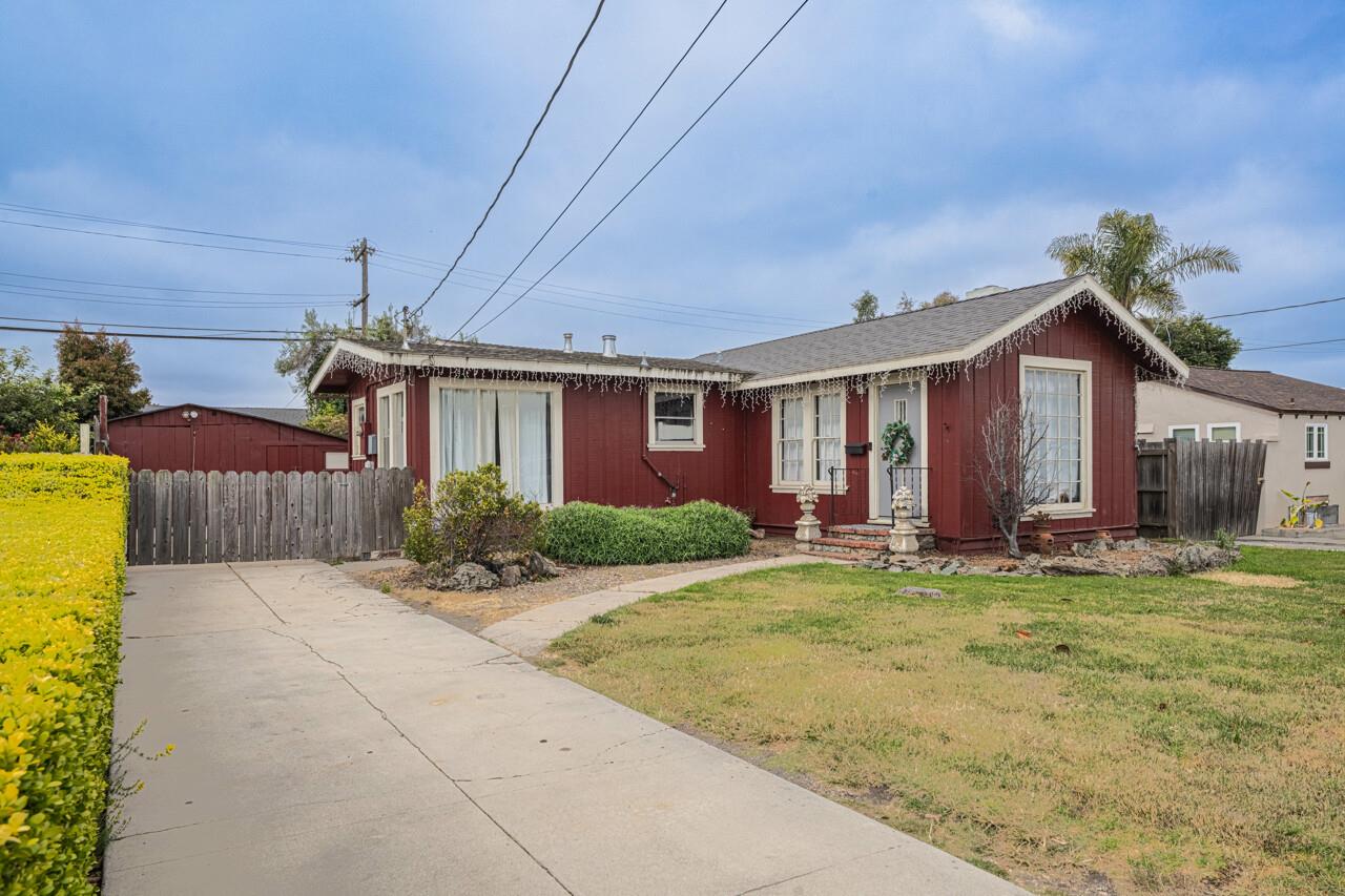 a view of a house with backyard and porch